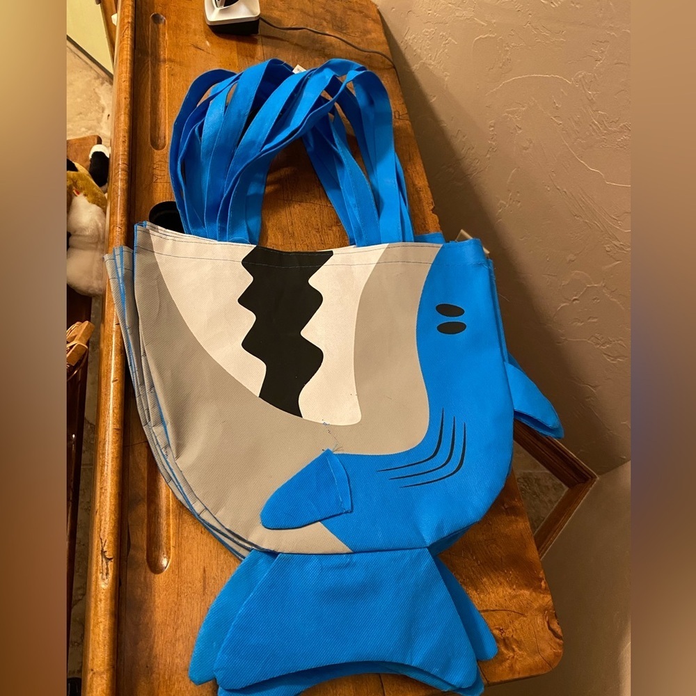 Shark Bags Treasure Hunting Lightweight Bags For Kids Lot Of 5
15 x 13”